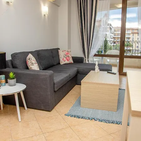 Sunny In A Complex With A Pool And Gym By Flаt Manаger Apartman